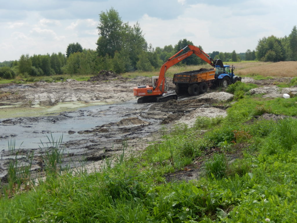Remont zbiornika wodnego w Porębach Nowych